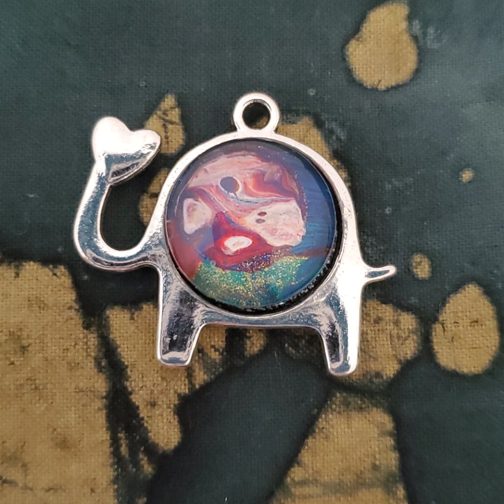 Handmade Love Elephant Pendant Necklace 10$